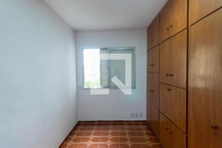 Quarto 1 de apartamento para alugar com 2 quartos, 54m² em Vila Marieta, São Paulo