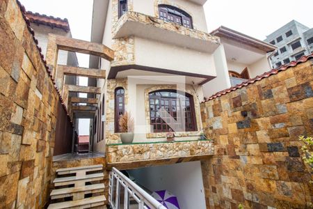 Casa à venda com 263m², 3 quartos e 4 vagas Casa à venda com 263m², 3 quartos e 4 vagasFachada