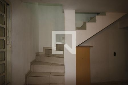 Escada de casa para alugar com 2 quartos, 67m² em Interlagos, São Paulo
