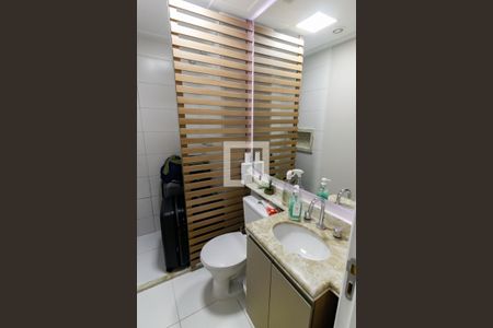 Apartamento para alugar com 66m², 2 quartos e 1 vaga Apartamento para alugar com 66m², 2 quartos e 1 vagaBanheiro Corredor