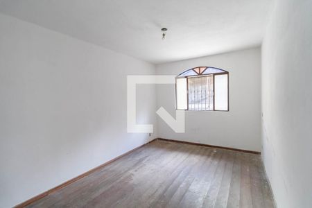 Casa à venda com 220m², 3 quartos e 3 vagasSuíte 