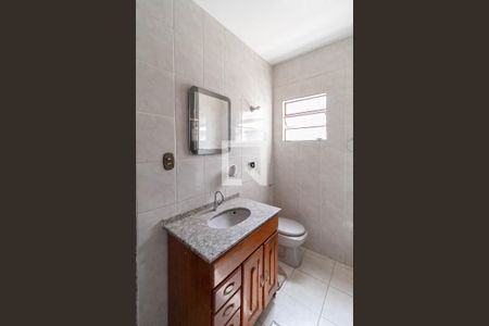 Casa à venda com 220m², 3 quartos e 3 vagasBanheiro social 