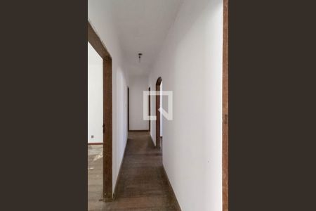 Casa à venda com 220m², 3 quartos e 3 vagasCorredor