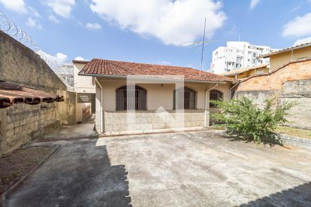 Casa à venda com 220m², 3 quartos e 3 vagasQuintal
