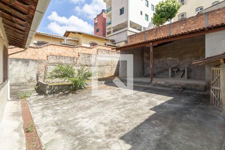 Casa à venda com 220m², 3 quartos e 3 vagasQuintal