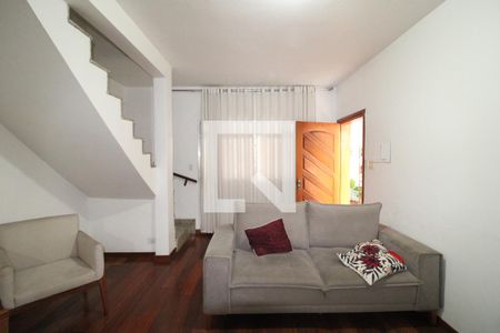 Sala   de casa para alugar com 5 quartos, 151m² em Jardim Danfer, São Paulo