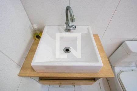 Casa para alugar com 288m², 3 quartos e 2 vagasBanheiro social