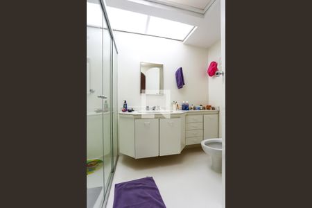 Casa à venda com 400m², 3 quartos e 5 vagasBanheiro da Suíte 2