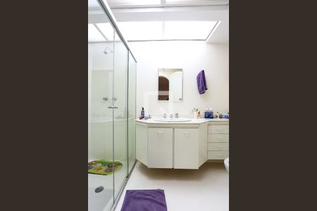 Casa à venda com 400m², 3 quartos e 5 vagasBanheiro da Suíte 2