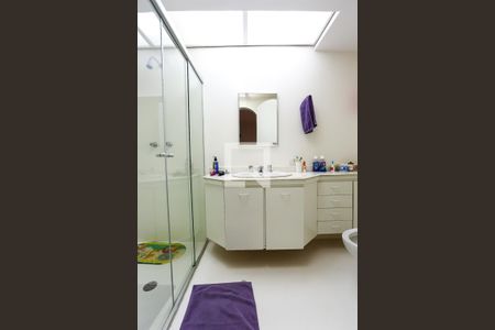 Casa à venda com 400m², 3 quartos e 5 vagasBanheiro da Suíte 2