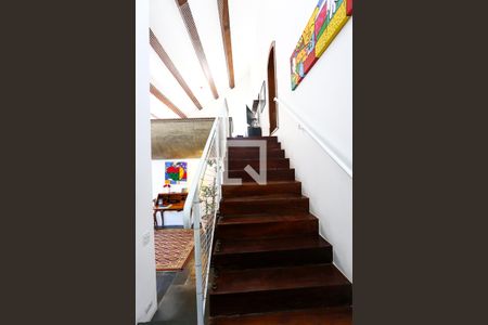 Casa à venda com 400m², 3 quartos e 5 vagasEscada