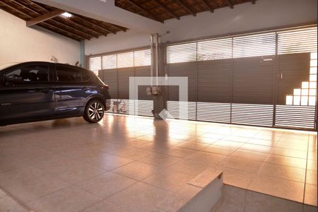 Casa à venda com 100m², 2 quartos e 3 vagas Casa à venda com 100m², 2 quartos e 3 vagasGaragem