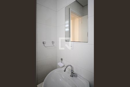 Banheiro de kitnet/studio para alugar com 1 quarto, 23m² em Aclimação, São Paulo