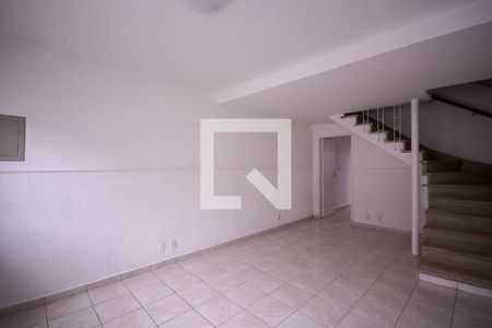 Sala de casa para alugar com 2 quartos, 105m² em Vila Gumercindo, São Paulo