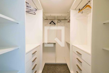 Casa de condomínio à venda com 1280m², 5 quartos e 2 vagasCloset da Suíte 1