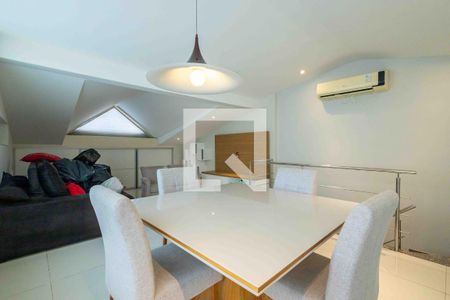 Casa de condomínio à venda com 1280m², 5 quartos e 2 vagasSótão