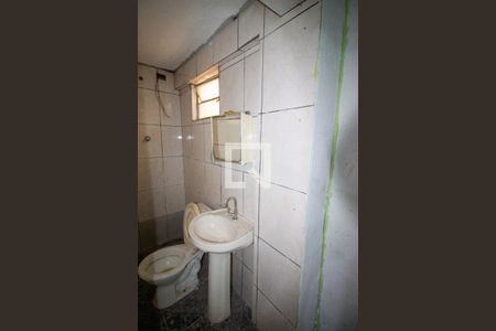 Banheiro de casa para alugar com 1 quarto, 80m² em Jardim Nova Itaqua, Itaquaquecetuba