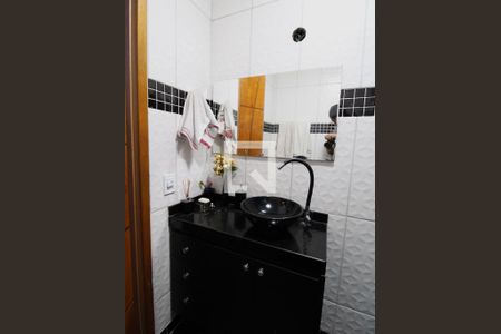 Casa à venda com 140m², 3 quartos e 2 vagasBanheiro