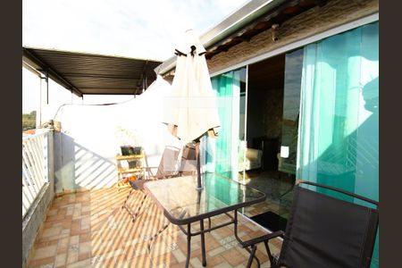 Casa à venda com 140m², 3 quartos e 2 vagasVaranda