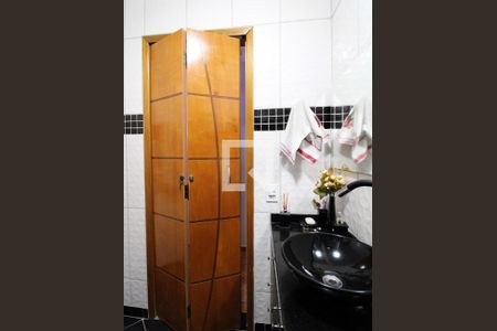 Casa à venda com 140m², 3 quartos e 2 vagasBanheiro