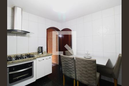 Casa à venda com 140m², 3 quartos e 2 vagasCozinha