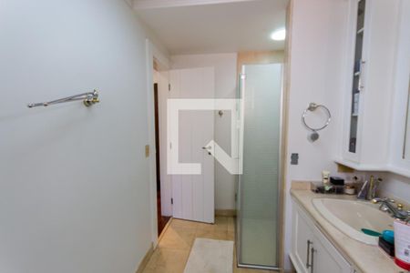 Apartamento à venda com 315m², 4 quartos e 4 vagasBanheiro da Suíte 1