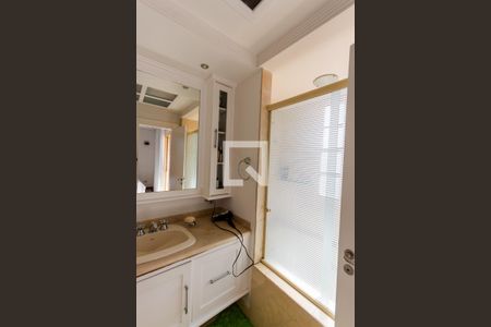 Apartamento à venda com 315m², 4 quartos e 4 vagasBanheiro da Suíte 2