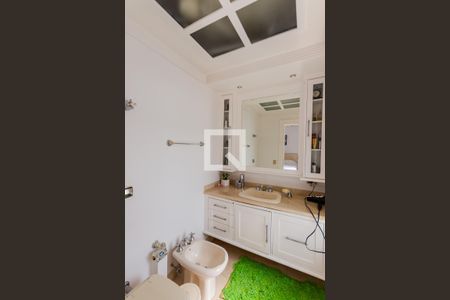 Apartamento à venda com 315m², 4 quartos e 4 vagasBanheiro da Suíte 2