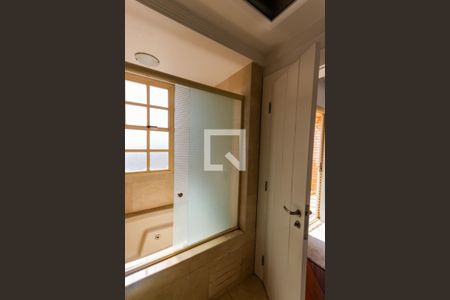 Apartamento à venda com 315m², 4 quartos e 4 vagasBanheiro da Suíte 2