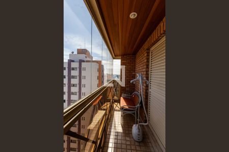 Apartamento à venda com 315m², 4 quartos e 4 vagasVaranda da Suíte 1