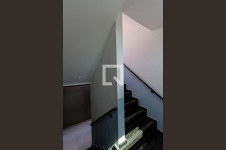 Apartamento para alugar com 65m², 2 quartos e 1 vaga Apartamento para alugar com 65m², 2 quartos e 1 vagaÁrea Comum - Escada