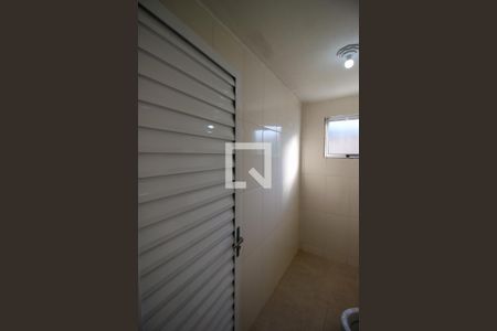 Banheiro de casa para alugar com 1 quarto, 80m² em Jardim Nova Itaqua, Itaquaquecetuba