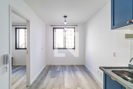 Sala e cozinha de apartamento para alugar com 1 quarto, 24m² em Butantã, São Paulo