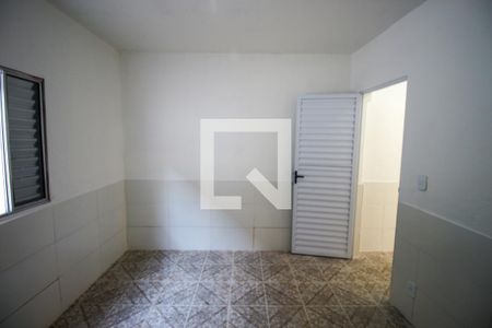 Quarto de casa para alugar com 1 quarto, 80m² em Jardim Nova Itaqua, Itaquaquecetuba