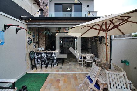 Casa à venda com 170m², 3 quartos e 2 vagasPiscina