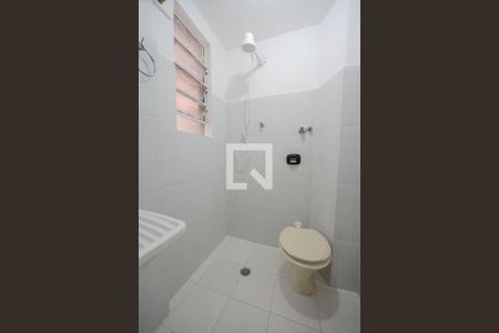 Banheiro de kitnet/studio para alugar com 1 quarto, 23m² em República, São Paulo