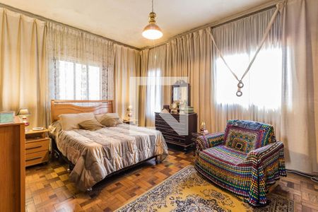 Dormitório de casa à venda com 3 quartos, 160m² em Santa Cecília, Porto Alegre