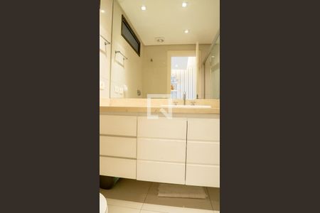 Apartamento à venda com 210m², 5 quartos e 2 vagasBanheiro da Suíte 2