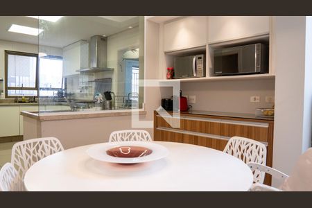 Apartamento à venda com 210m², 5 quartos e 2 vagasCozinha