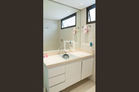 Apartamento à venda com 210m², 5 quartos e 2 vagasBanheiro da Suíte 3