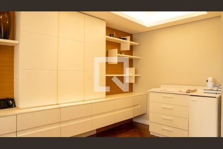 Apartamento à venda com 210m², 5 quartos e 2 vagasQuarto 4