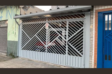 Casa à venda com 180m², 3 quartos e 2 vagas Casa à venda com 180m², 3 quartos e 2 vagasFachada