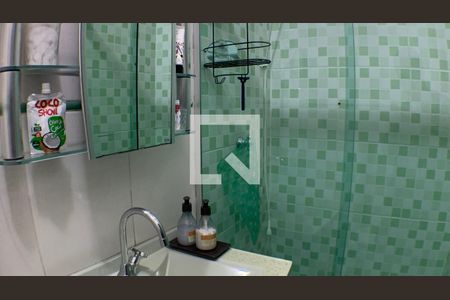 Casa à venda com 180m², 3 quartos e 2 vagas Casa à venda com 180m², 3 quartos e 2 vagasBanheiro