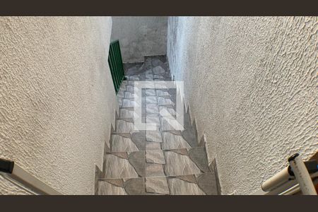 Casa à venda com 180m², 3 quartos e 2 vagas Casa à venda com 180m², 3 quartos e 2 vagasEscada