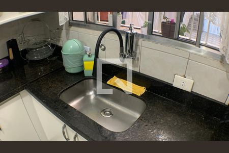 Casa à venda com 180m², 3 quartos e 2 vagas Casa à venda com 180m², 3 quartos e 2 vagasCozinha