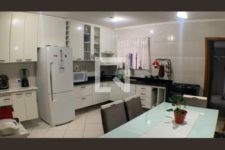 Casa à venda com 180m², 3 quartos e 2 vagas Casa à venda com 180m², 3 quartos e 2 vagasCozinha