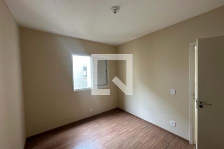 Dormitório 01 de apartamento para alugar com 2 quartos, 44m² em Jardim Heitor Rigon, Ribeirão Preto