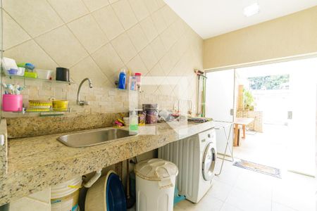 Casa de condomínio à venda com 350m², 4 quartos e 2 vagas Casa de condomínio à venda com 350m², 4 quartos e 2 vagasÁrea de Serviço