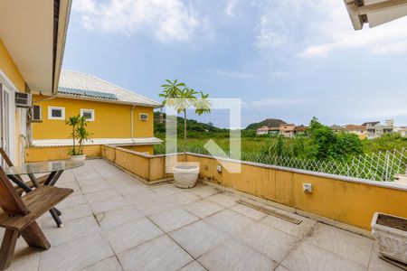 Casa de condomínio à venda com 350m², 4 quartos e 2 vagas Casa de condomínio à venda com 350m², 4 quartos e 2 vagasVaranda