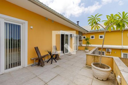 Casa de condomínio à venda com 350m², 4 quartos e 2 vagas Casa de condomínio à venda com 350m², 4 quartos e 2 vagasVaranda